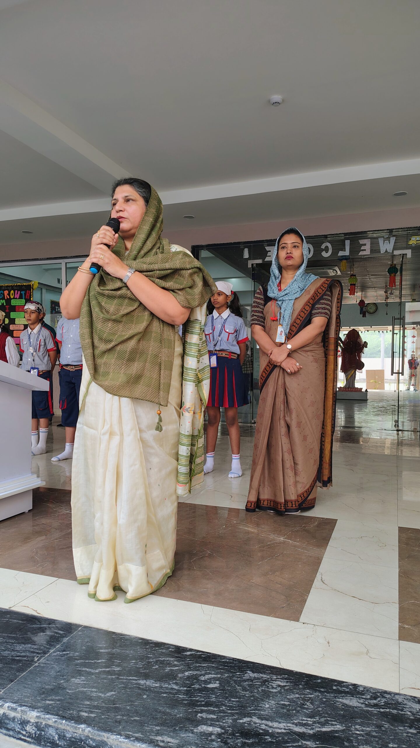 Students Visit Gurudwara Sahib Img 3